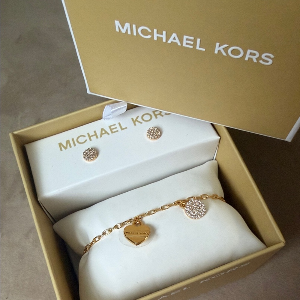 Michael Kors Gold Jewelry Set with Heart Charm